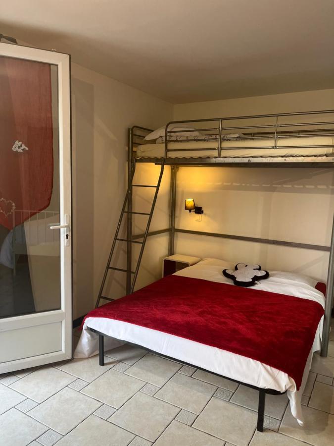 Chambres d'Hôtes Poirier Bazin Montry Extérieur photo