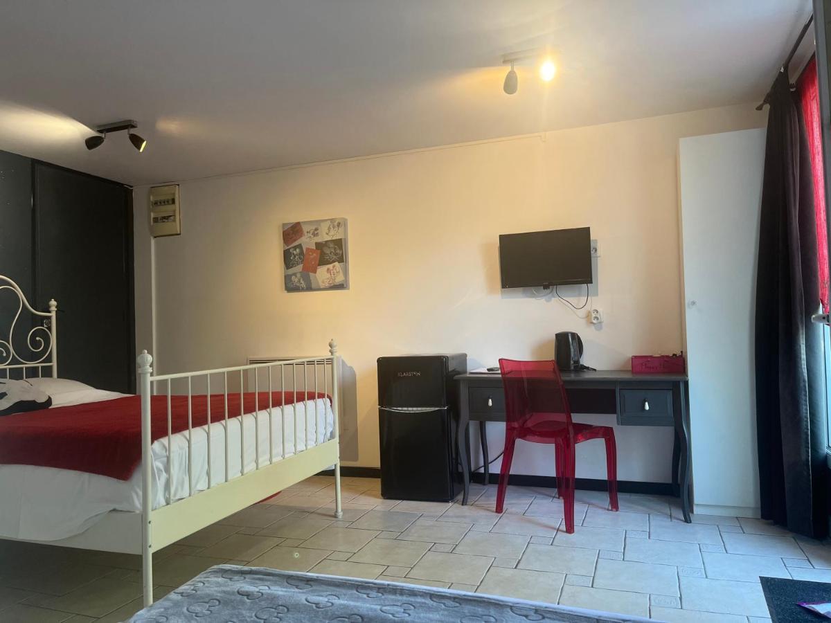 Chambres d'Hôtes Poirier Bazin Montry Extérieur photo