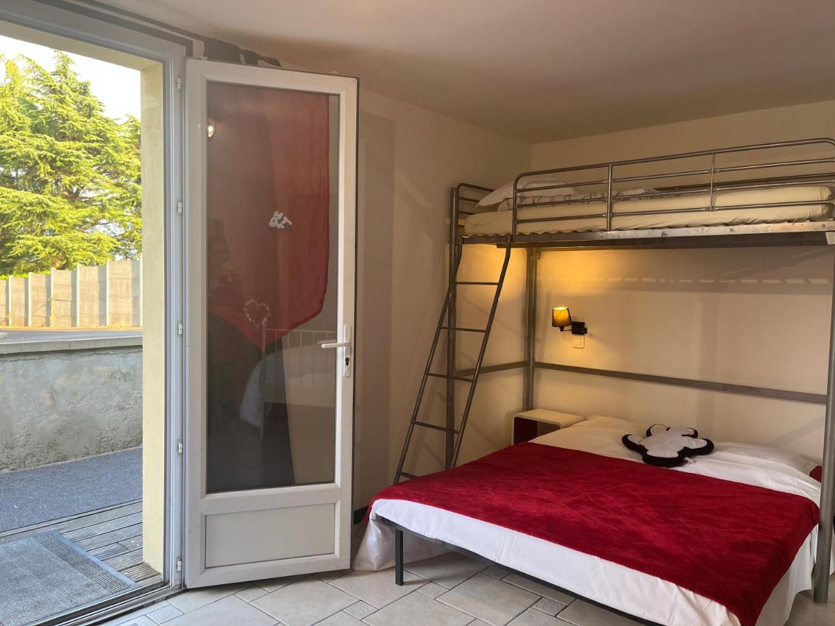 Chambres d'Hôtes Poirier Bazin Montry Extérieur photo