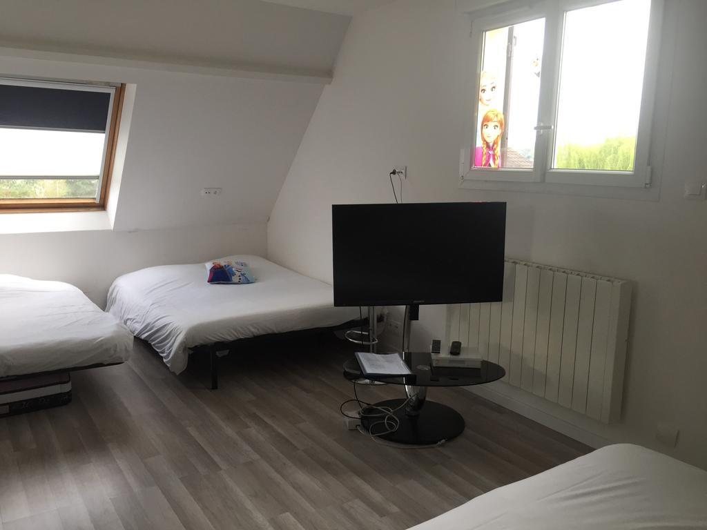 Chambres d'Hôtes Poirier Bazin Montry Extérieur photo