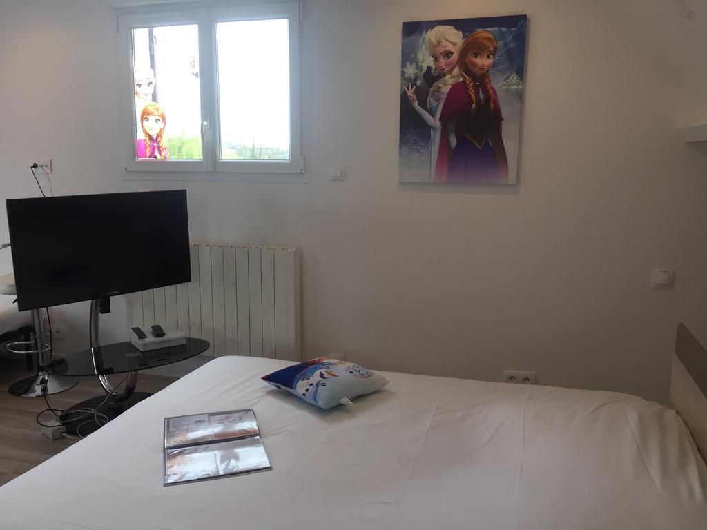 Chambres d'Hôtes Poirier Bazin Montry Extérieur photo