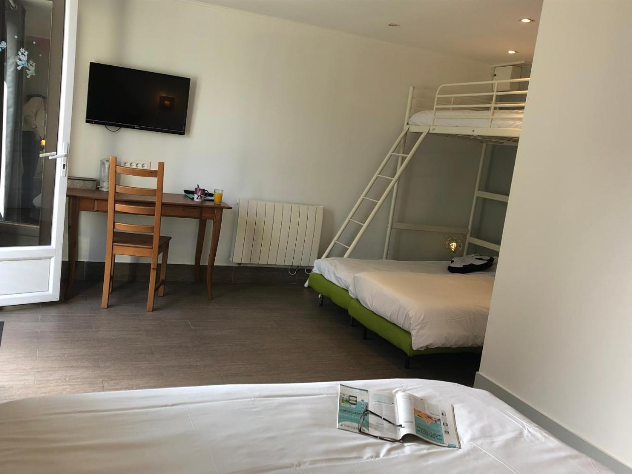 Chambres d'Hôtes Poirier Bazin Montry Extérieur photo